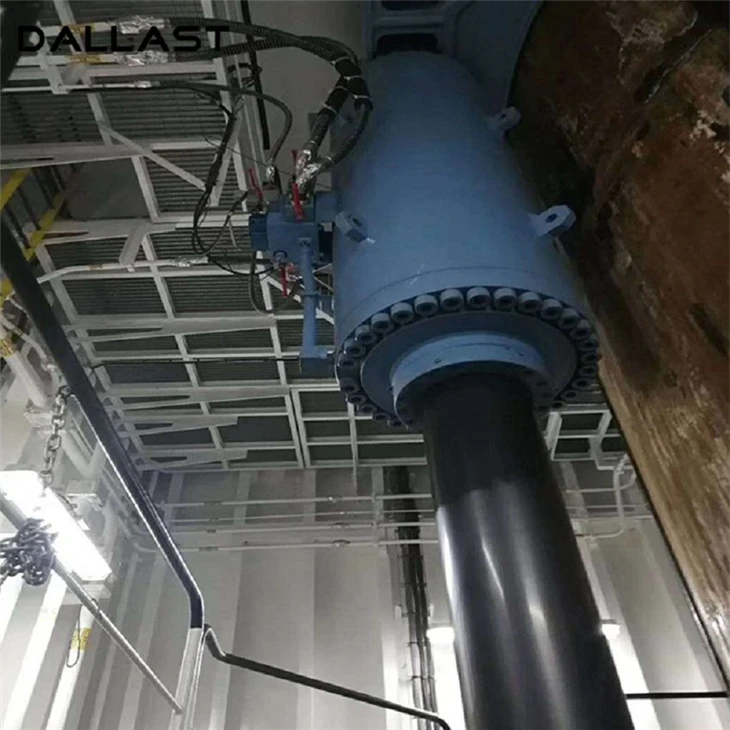 Veľký hydraulický valec